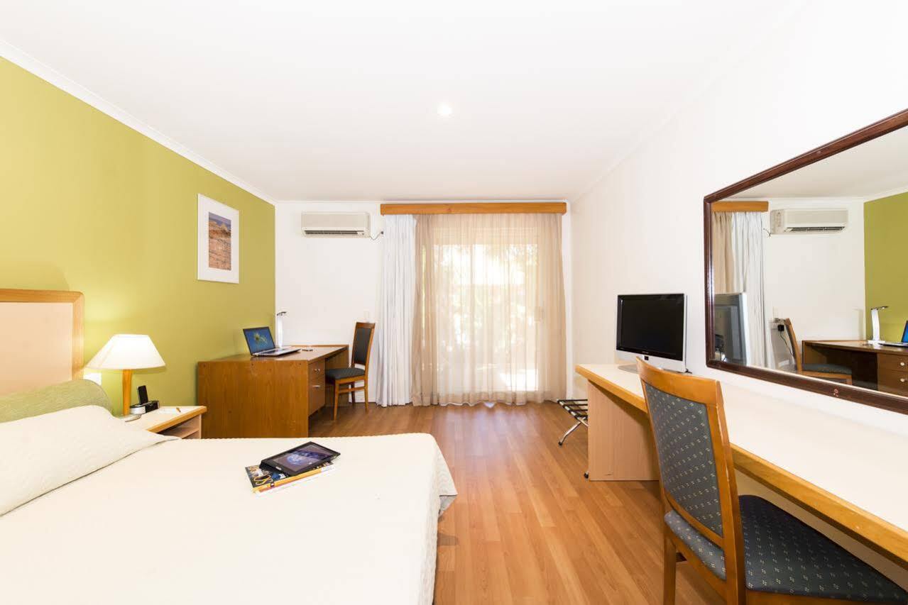 The Cambridge Kununurra Hotel Buitenkant foto
